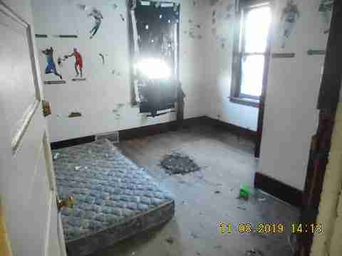 2251 Highland (54)_m.jpg